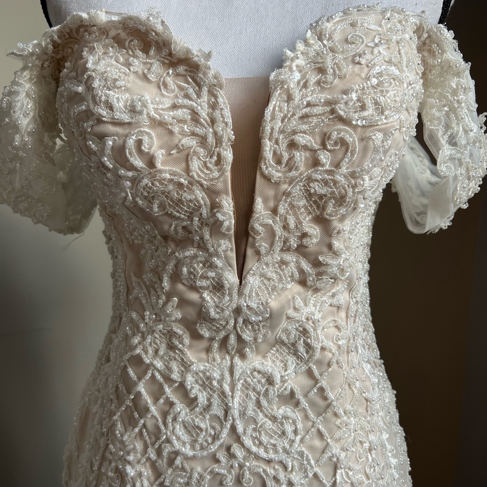 Beautiful Wedding Gown View 3